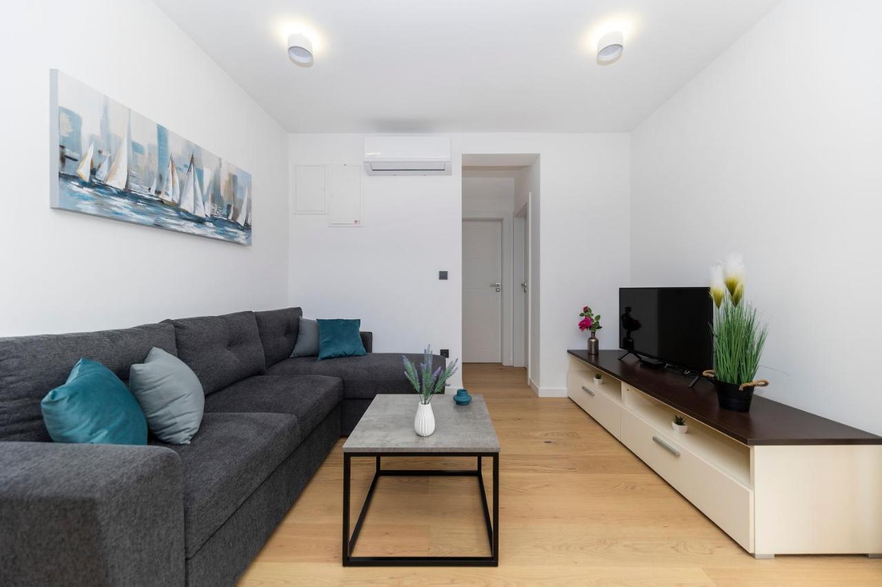 Apartment Marianne , Parking Free , 2 Bedroom & 2 Bathroom , Modern & Cozy Zadar Bagian luar foto