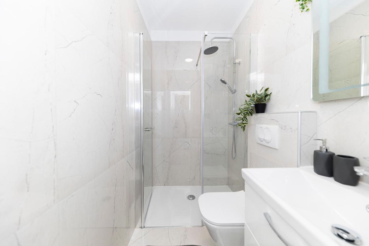 Apartment Marianne , Parking Free , 2 Bedroom & 2 Bathroom , Modern & Cozy Zadar Bagian luar foto